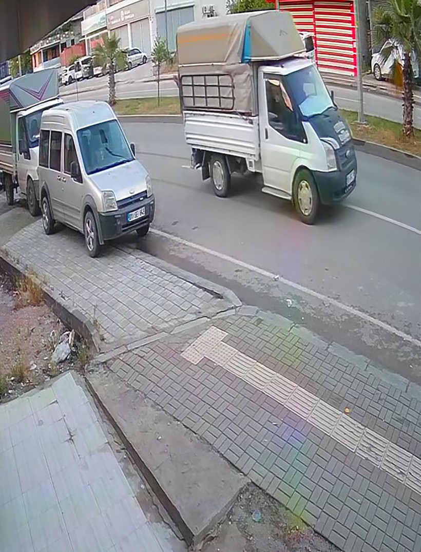 Banka takiplisinden sonra şimdi de kasap takiplisi: Saniyeler içinde kilolarcasını indirdi - Resim : 2