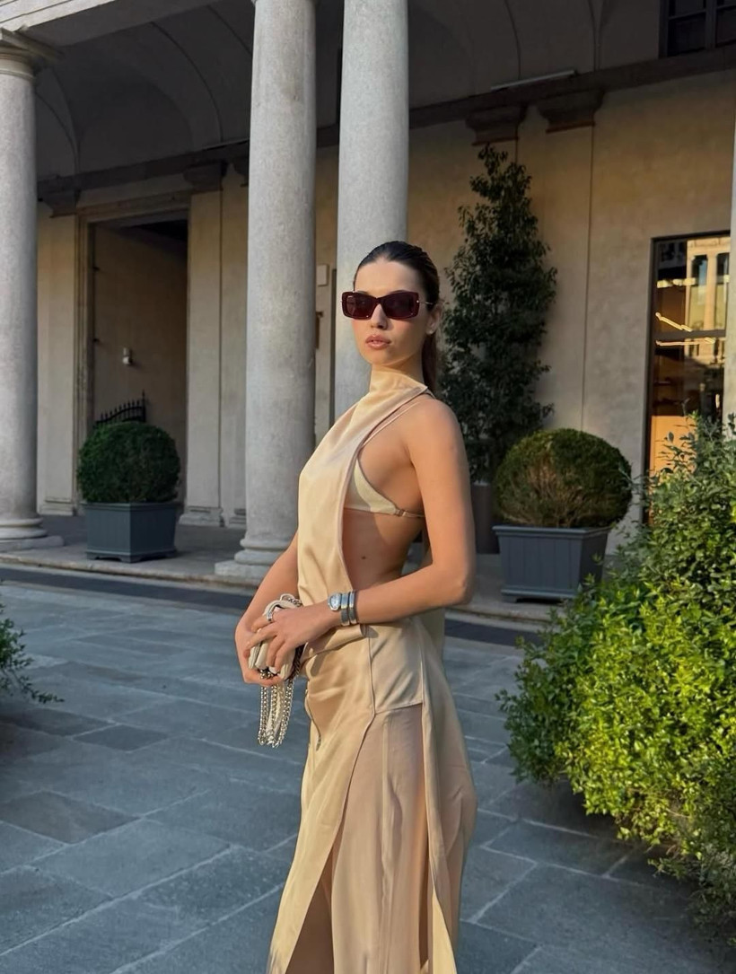 Afra Saraçoğlu Milano sokaklarında stil ikonuna dönüştü: İddialı pozları sosyal medyayı salladı - Resim: 6