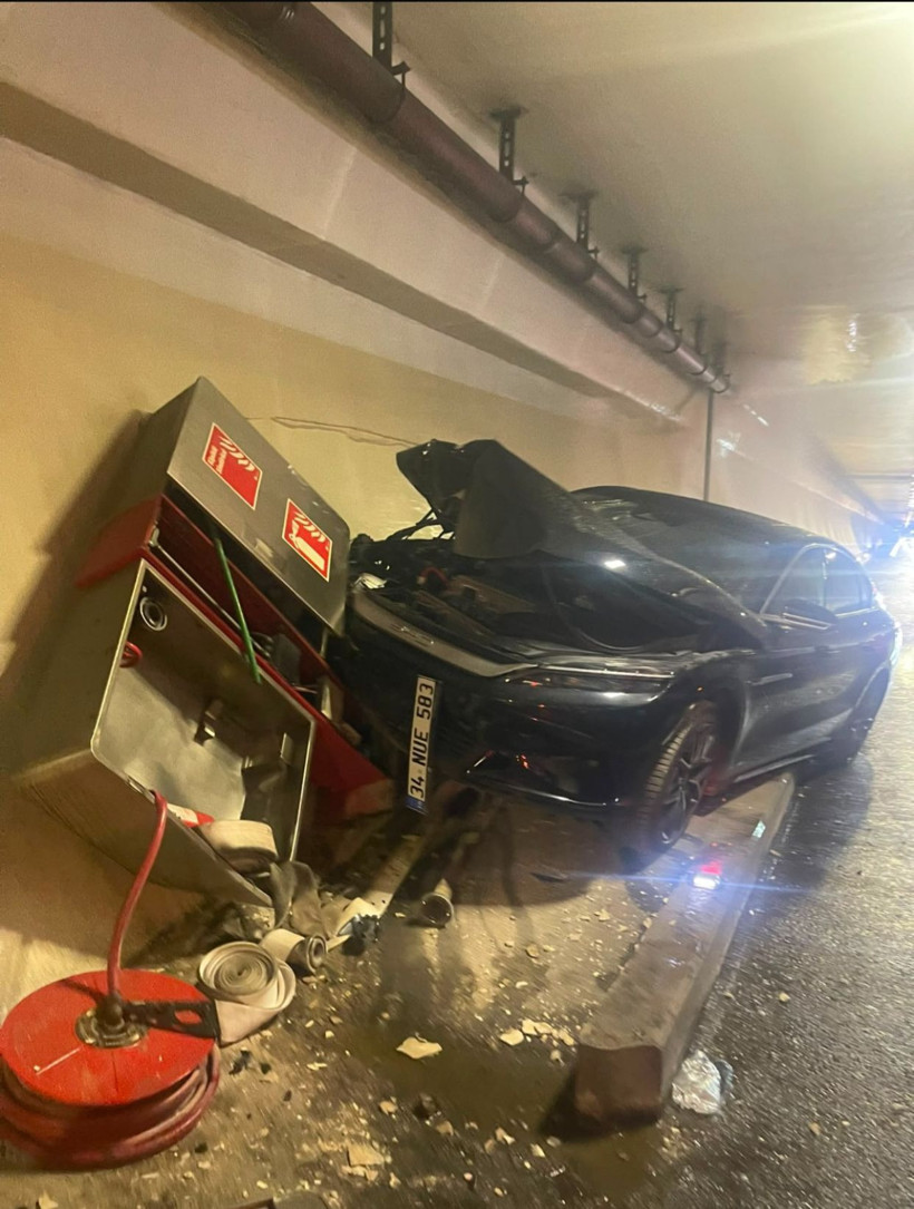 Avrasya Tüneli'nde kaza: Trafik felç oldu - Resim : 1
