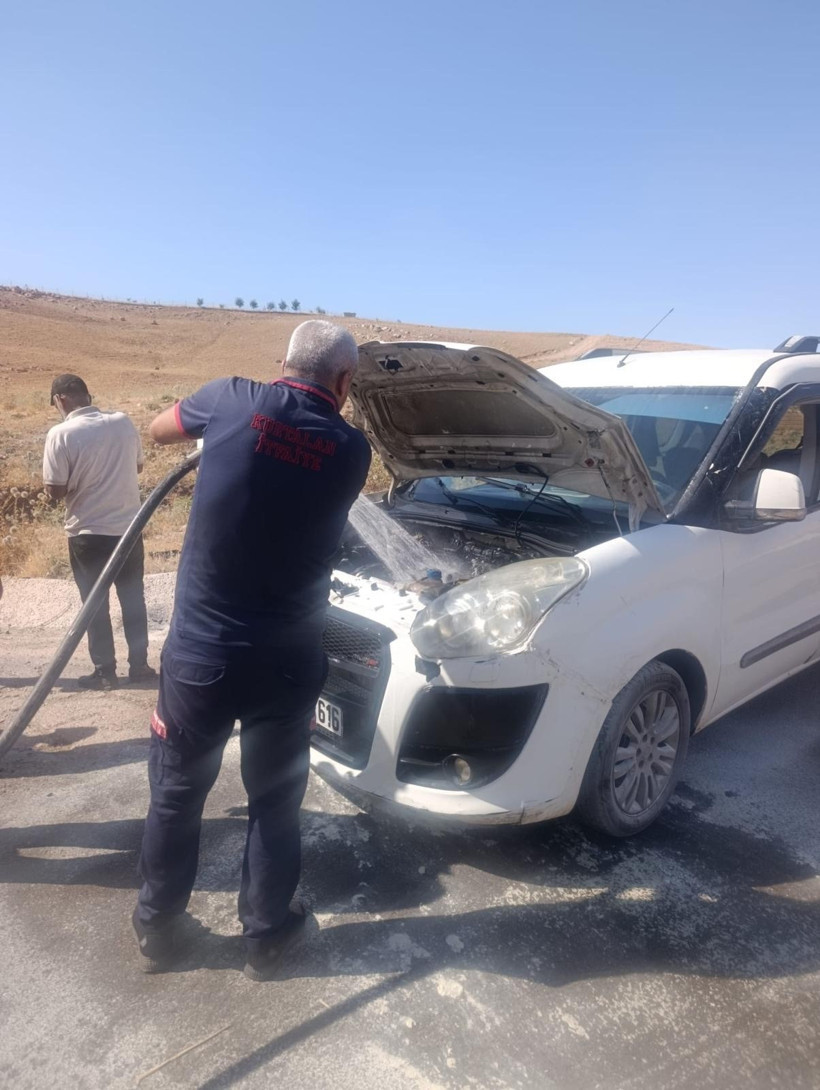 Siirt’te otomobil alev alev yandı - Resim : 1