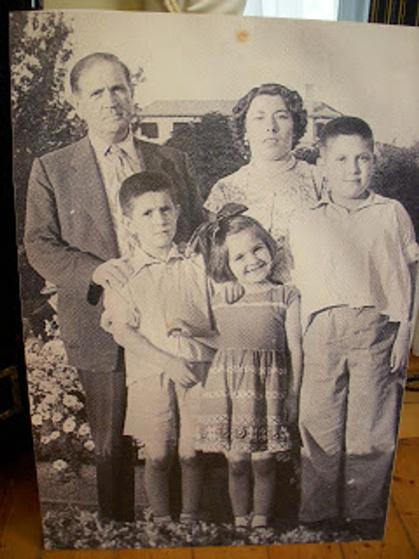 Türk Müziği’nin dev ismi Barış Manço’nun hiç görmediğiniz çocukluk karesi olay oldu! 7'den 77'ye herkesin sevgilisiydi - Resim: 2