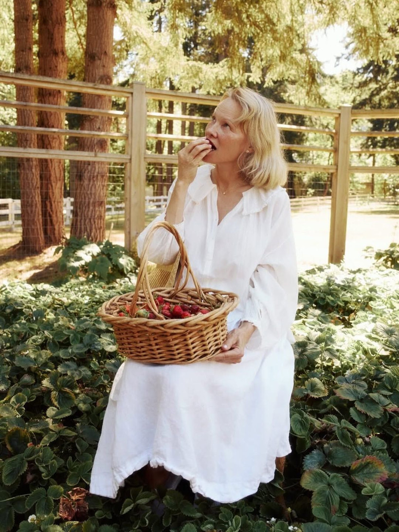 90’lı yıllara damga vurmuştu: Baywatch efsanesi Pamela Anderson yıllar sonra Altın Küre’de... Makyajsız hali dikkat çekti - Resim: 6