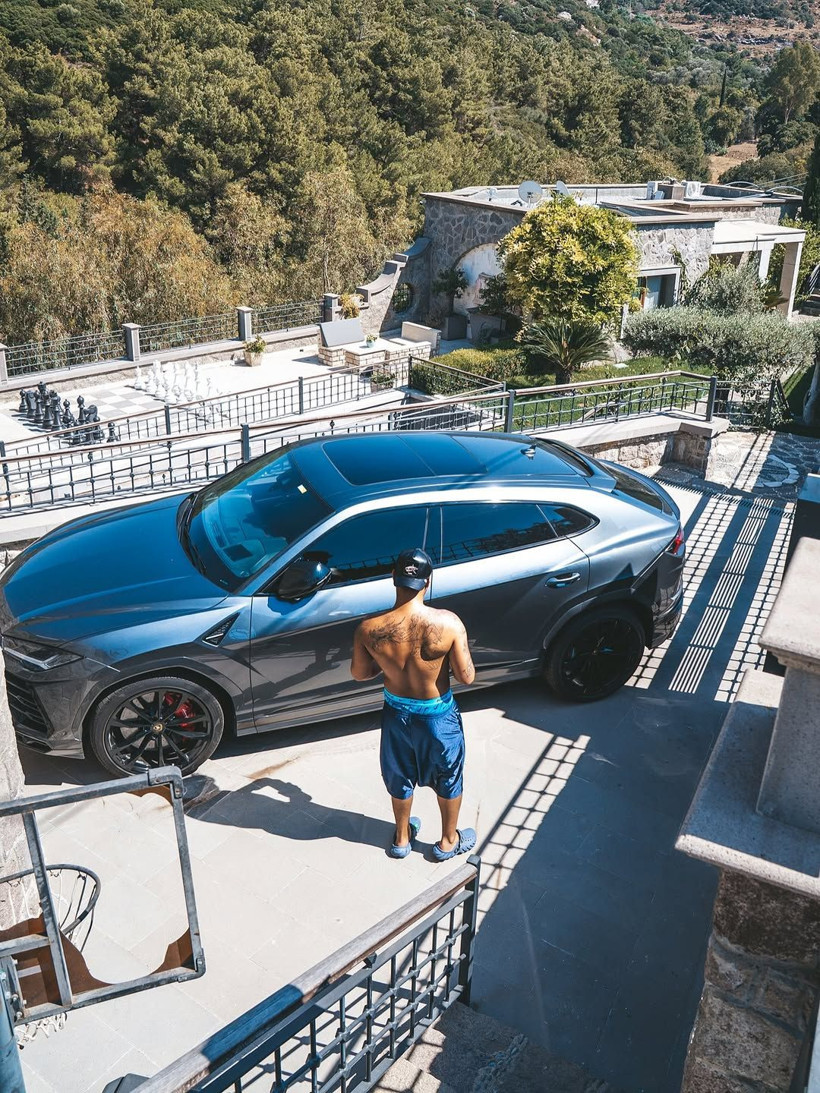 Lvbel C5’in yeni imajı olay oldu: Sosyal medya ikiye bölündü - Resim: 5