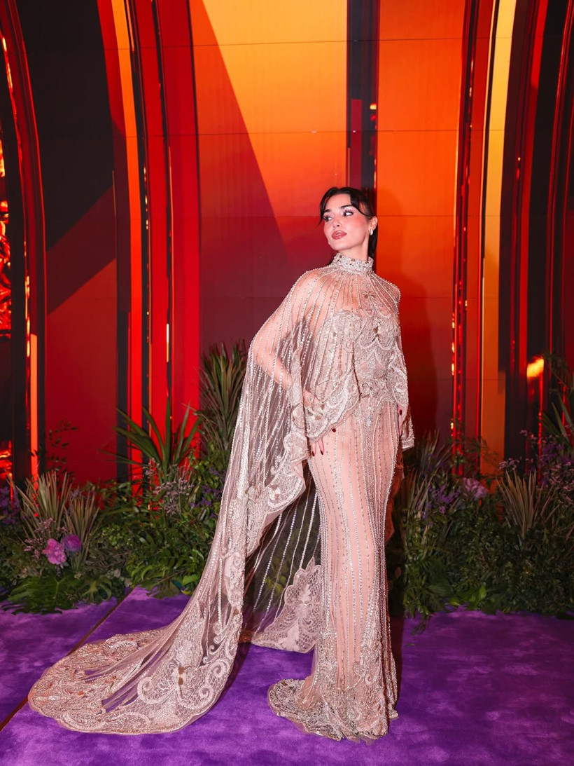 Paris Moda Haftası’nda Hande Erçel fırtınası: Çizmeleri sosyal medyanın diline düştü - Resim: 4