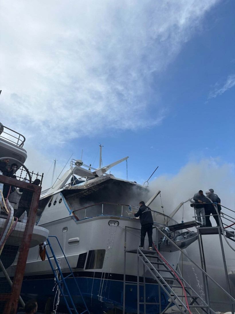 Trabzonspor eski başkanının lüks yatı alevlere teslim oldu - Resim: 9