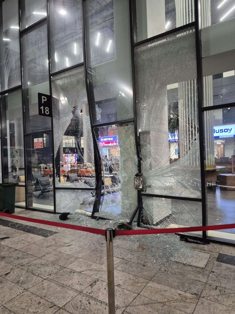 Otob&uuml;s &ccedil;ocuğa &ccedil;arpıp terminale daldı: Trabzon otogarında korku dolu anlar - Resim : 3