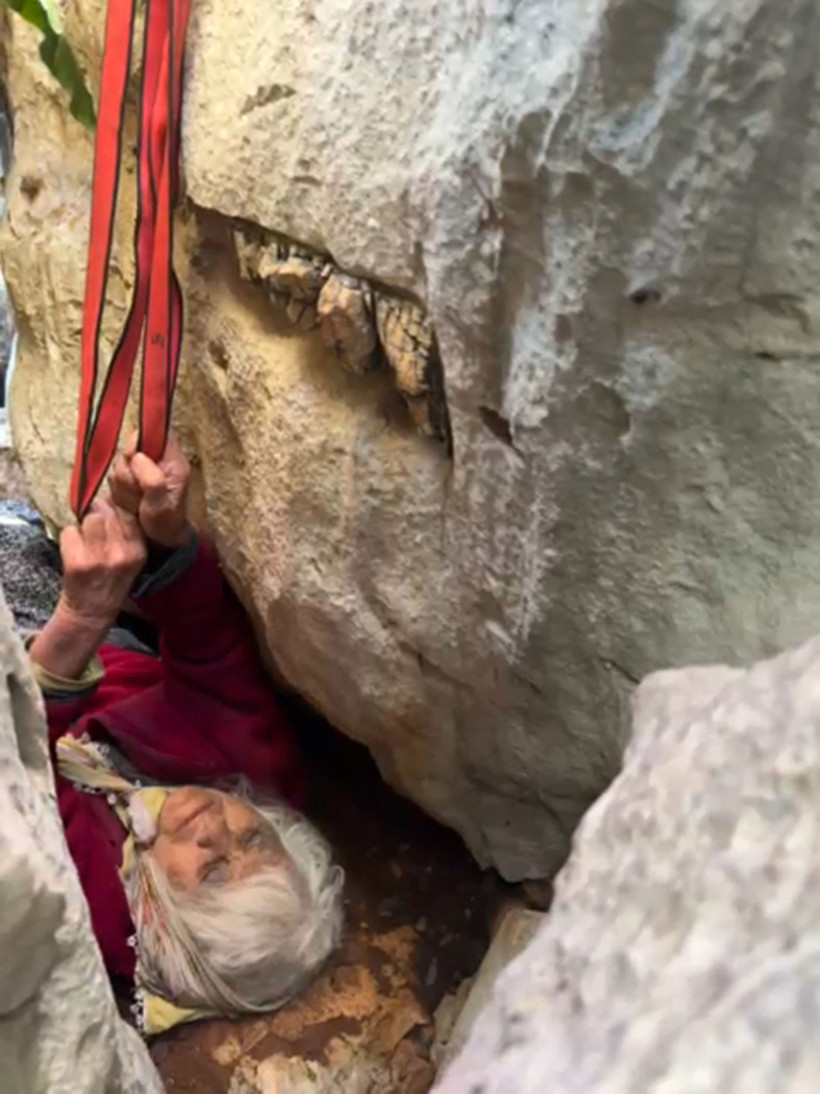 24 saat kurtarılmayı bekledi: Kayalıklar arasında mucize - Resim : 2