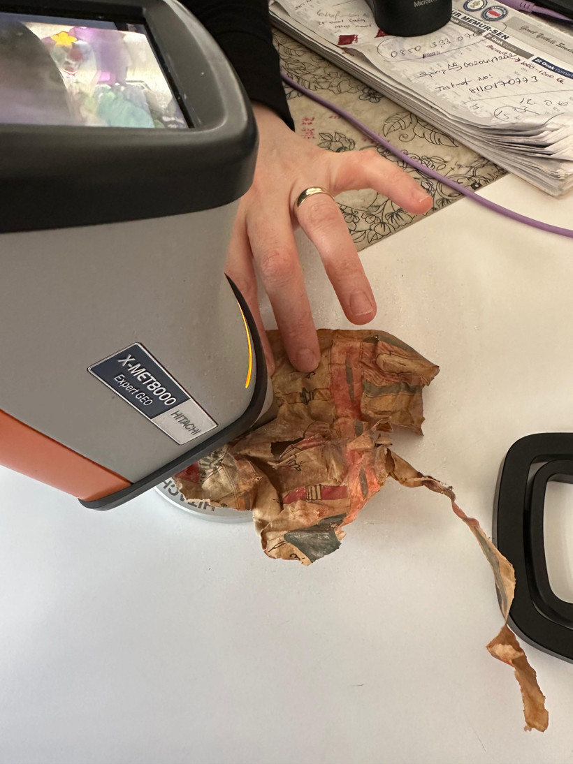 Cami duvarındaki kağıt par&ccedil;alarının gizemi &ccedil;&ouml;z&uuml;ld&uuml;: Mekke&rsquo;nin 200 yıllık sırrı - Resim : 7