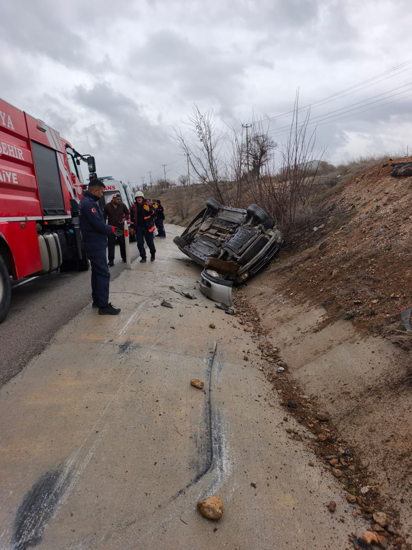 Bayramın ikinci gününde kaza bilançosu: Trafik kazaları bayramı acıya döndürdü - Resim : 3