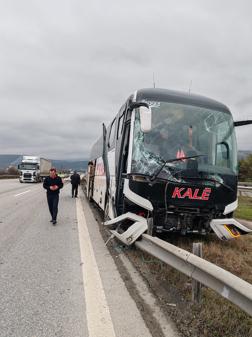 26 yolcu ölümle burun buruna kaldı: Otoyolda korku dolu anlar - Resim : 3