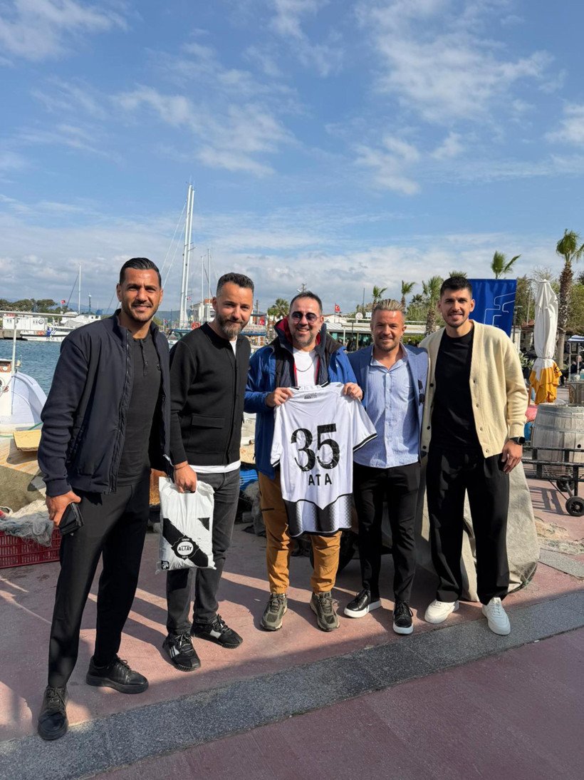 Ata Demirer’e Altay’dan anlamlı jest: İsme özel forma - Resim : 2