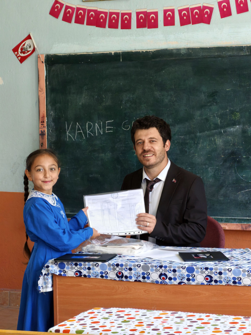Türkiye bu okulu konuşuyor: Tek öğrenciyle tarihi karne günü - Resim : 2