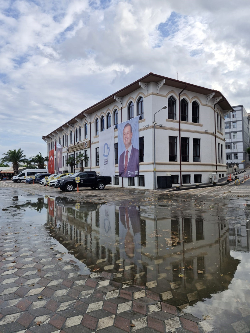 Bandırma'da sağanak sonrası sokaklar göle döndü - Resim : 2