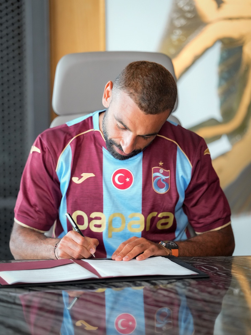 Trabzonspor'da Mohamed Salah coşkusu: On binlerce taraftar imza törenine akın etti - Resim : 3