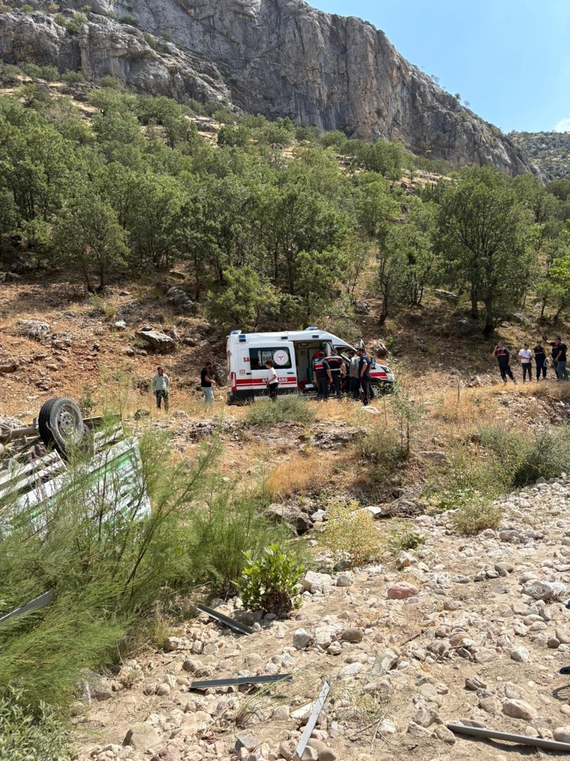 Şehit babasından acı haber: Adıyaman’dan kamyonet dereye uçtu - Resim : 1