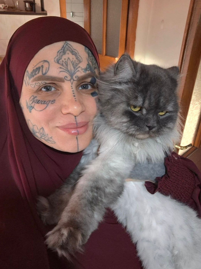 Didem Arslan Yılmaz'la Vazgeçme'de yüzündeki dövmelerle gündem olmuştu: Nazan Ünal'ın yeni mesleği şaşırttı - Resim: 2