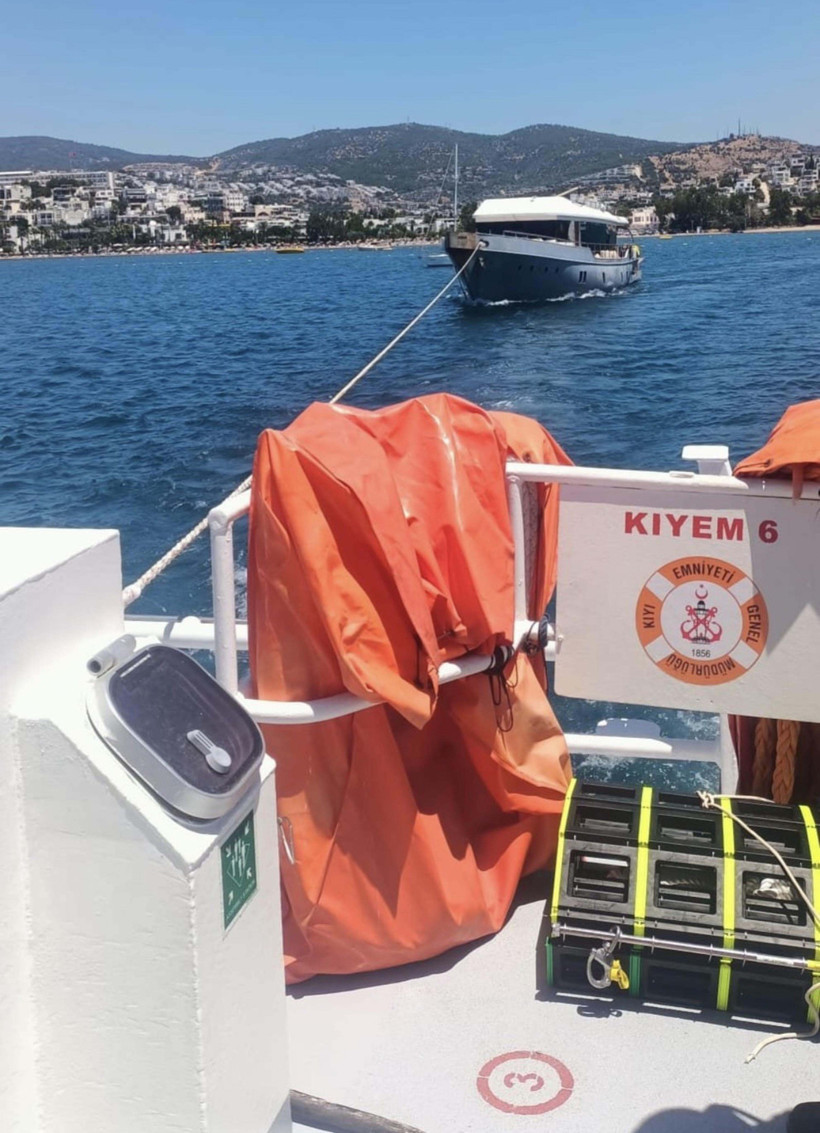 Bodrum'da dev tekne kontrolden çıktı: İçindeki 2 kişi ölümden döndü - Resim : 1