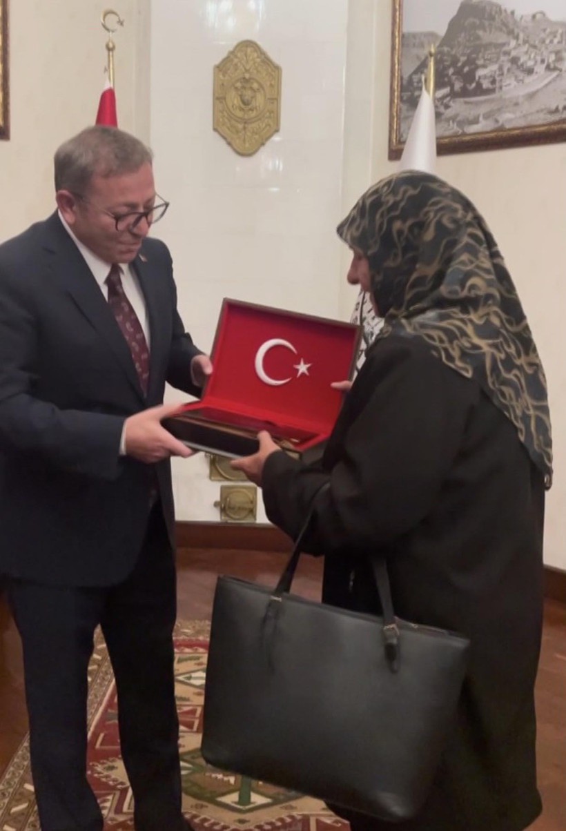 Bir il bu görüntüyü konuştu: İşte Türkiye’yi ağlatan o teyze - Resim : 4