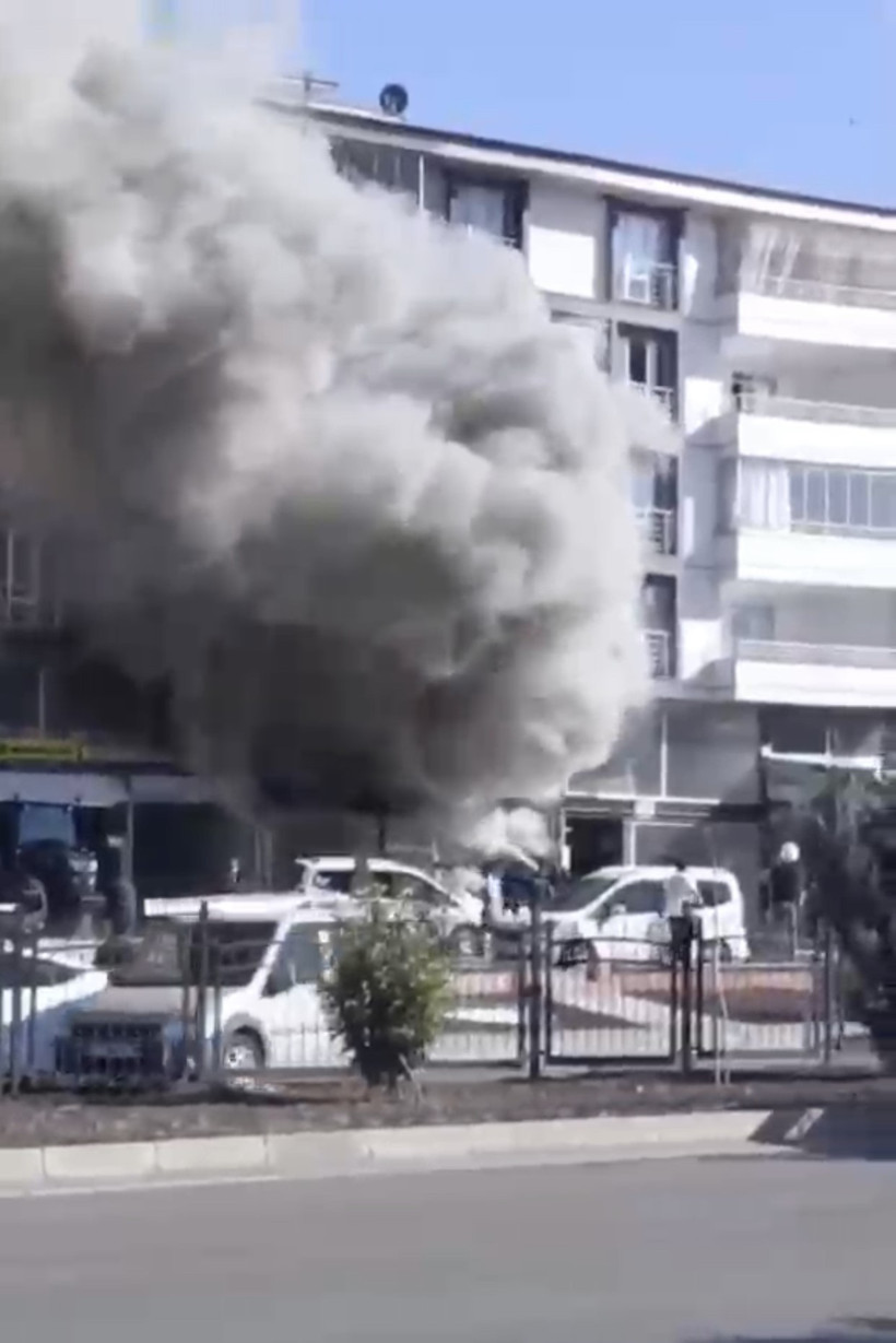 Elazığ’da yangın paniği: Dükkan alev topuna döndü - Resim : 1