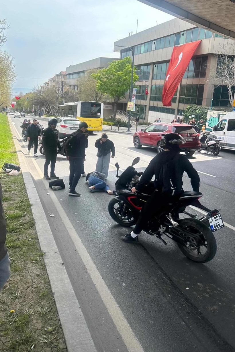 Fren bile yapamadı: Beşiktaş'ta Motosiklet iki kadına böyle çarptı - Resim : 4
