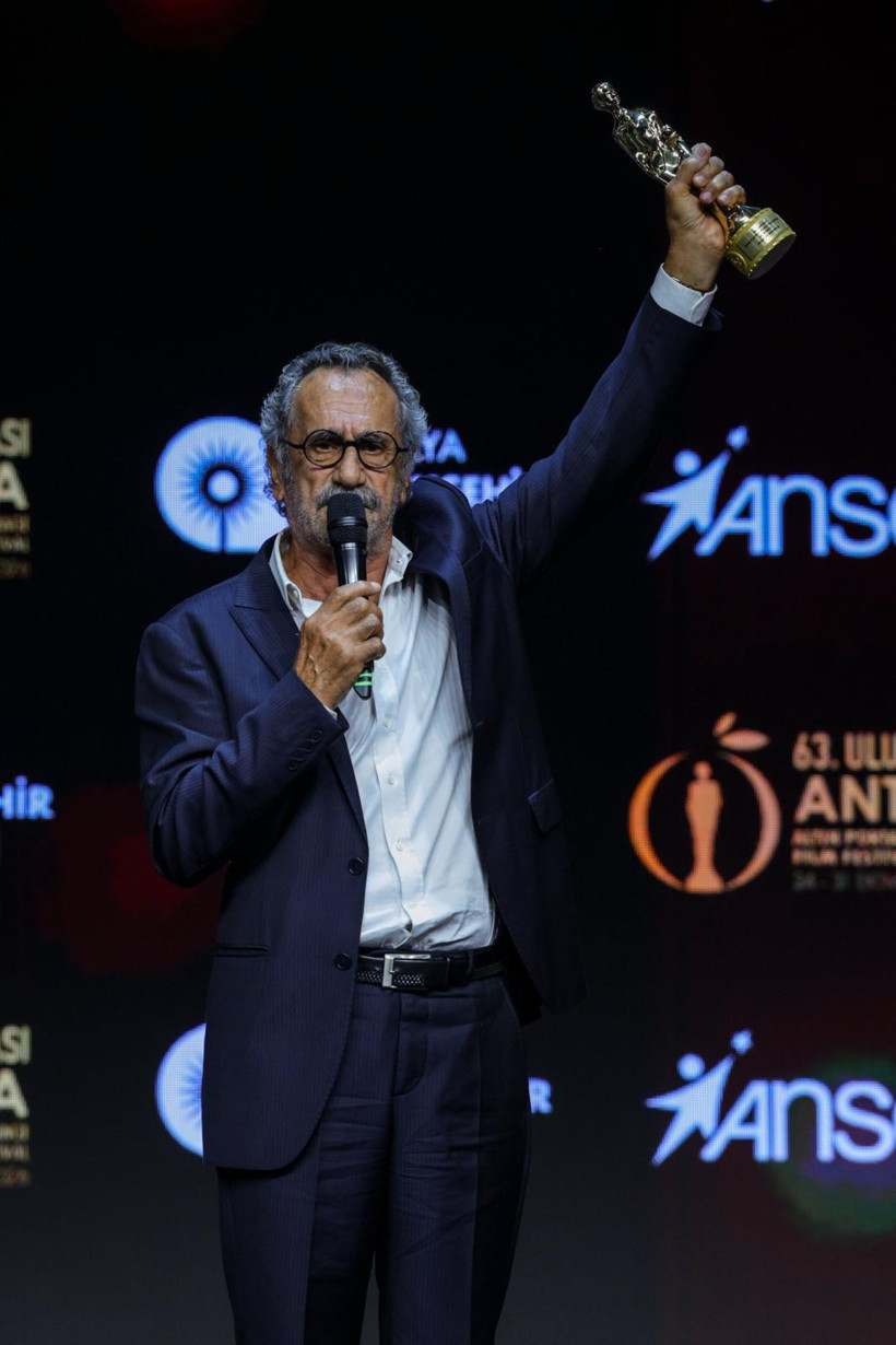 Menderes Samancılar Yaşam Boyu Onur Ödülü’nü basın emekçilerine adadı - Resim : 1