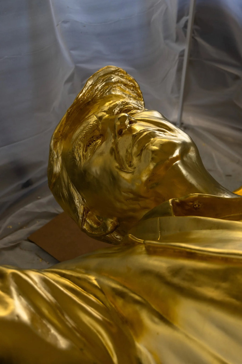 13 milyon liraya dev Trump heykeli diktiler: Tamamı altın kaplama - Resim : 3