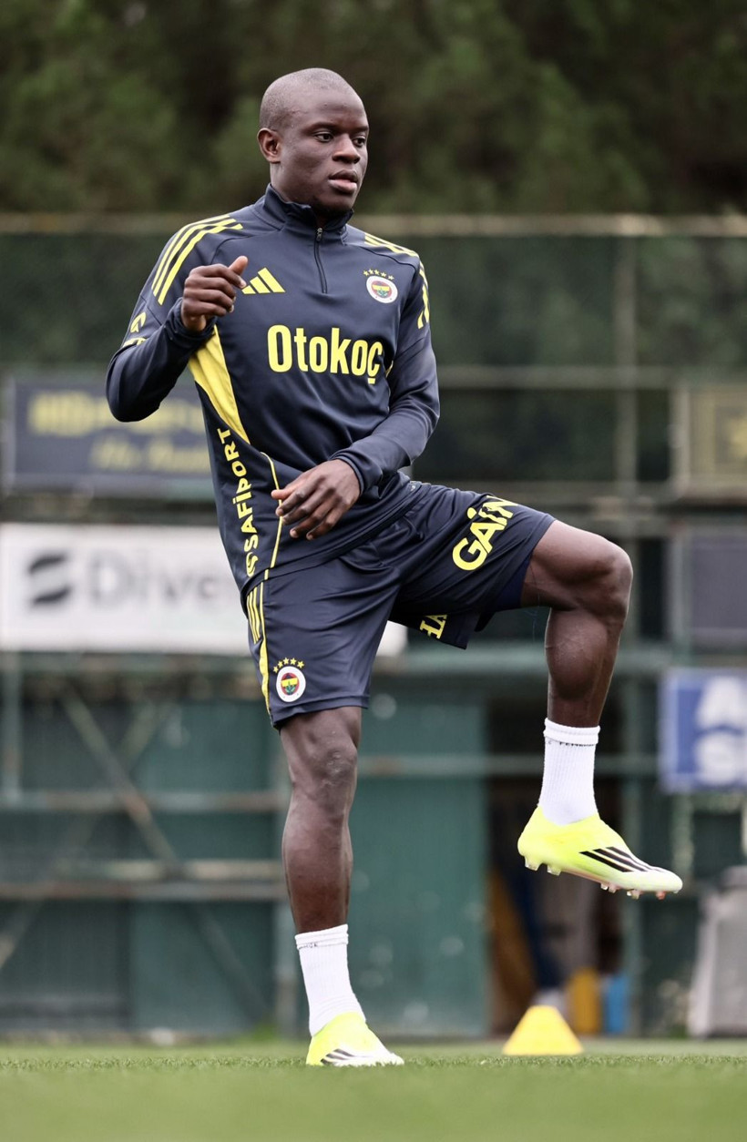 Fenerbahçe'de yeni transfer N’Golo Kante, ilk antrenmanına çıktı. - Resim: 4