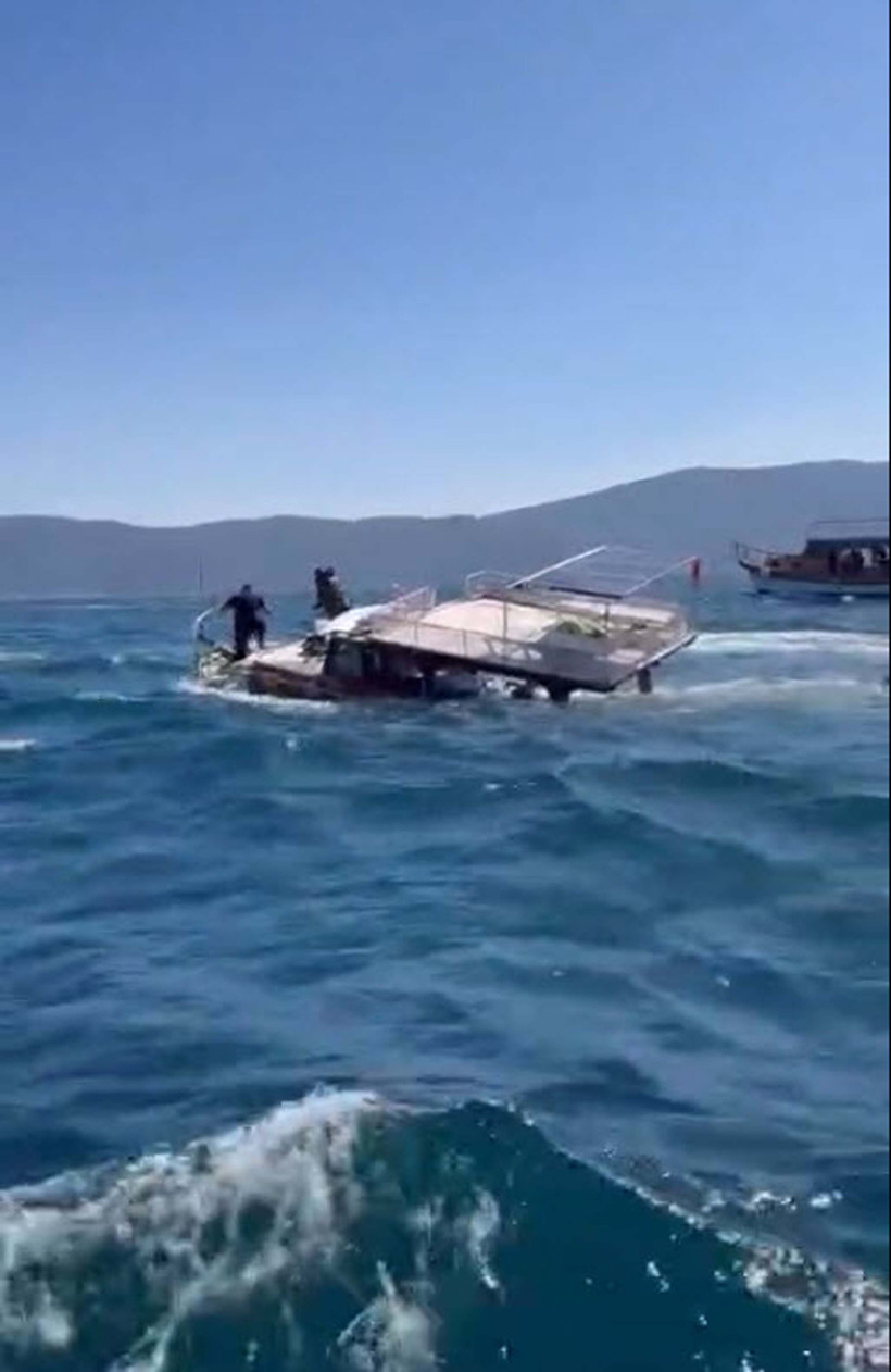 Mavi sularda dehşet anları: &lsquo;Yağmur Ali&rsquo; teknesi sulara teslim oldu: 7 kişi &ouml;l&uuml;m&uuml;n kıyısından d&ouml;nd&uuml; - Resim : 1
