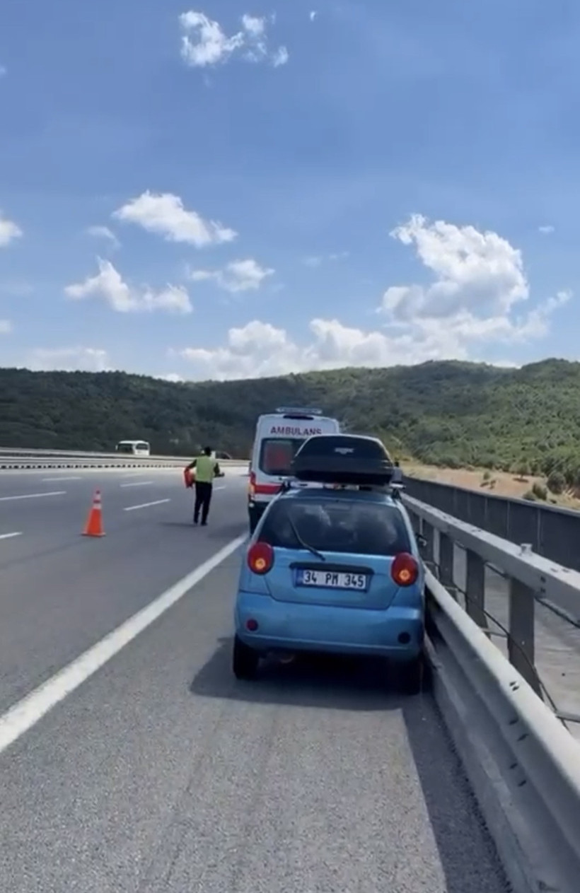 Kuzey Marmara Otoyolu’nda korku dolu anlar: Kontrolü kaybeden sürücü yolcu otobüsüne çarptı - Resim : 4