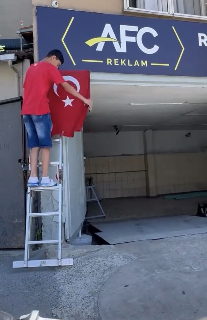 Türk Bayrağını yere atmıştı: Aynı gün yakalandı - Resim: 9