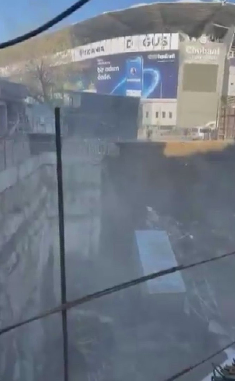 Kadıköy’de büyük panik: Fenerbahçe'nin stadyumunun yanında dev çökme - Resim : 2