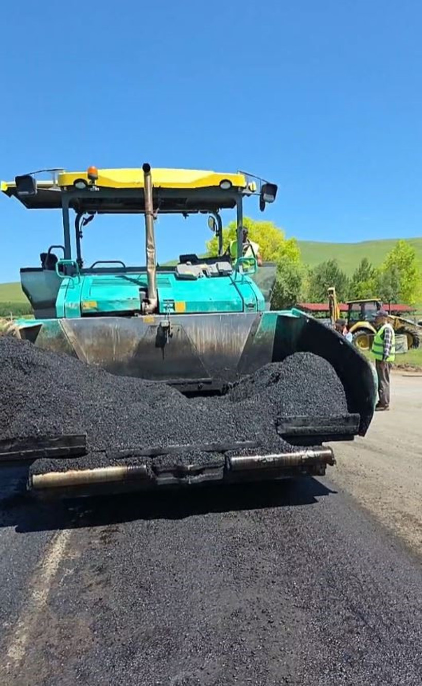 Ardahan'da asfalt çalışmaları hız kazandı - Resim : 1