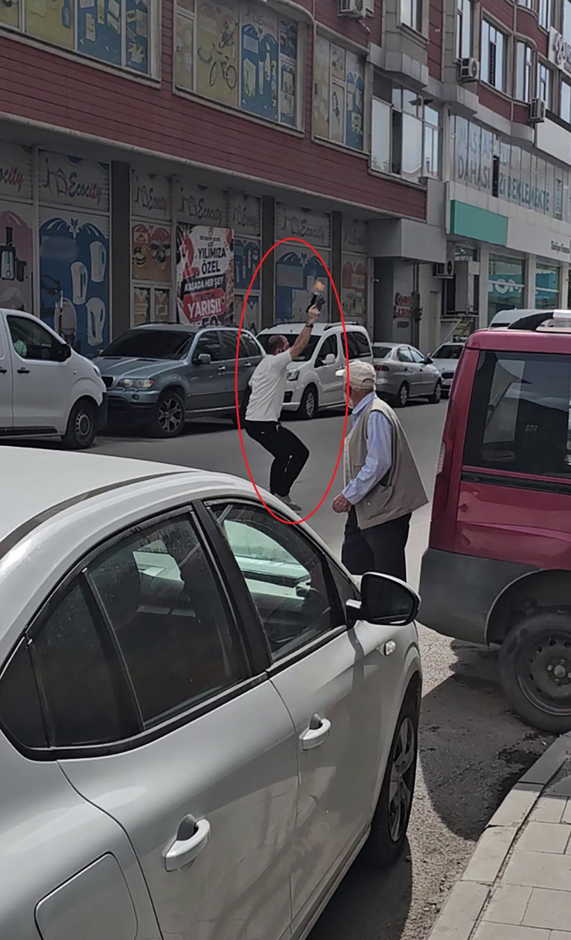 Sokak savaş alanına döndü: Bıçağa karşı silah: Erzurum'da dehşet anları - Resim: 3