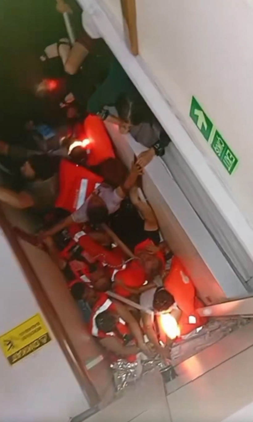 Girne'deki katamaran faciasından yeni görüntü: İşte gemi yan yattığındaki panik anları... - Resim: 12