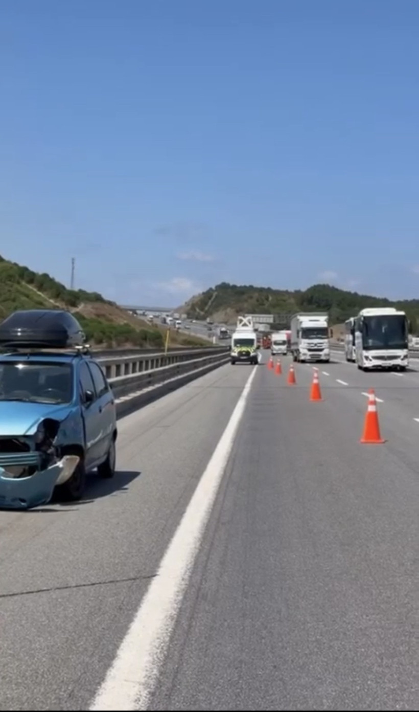 Kuzey Marmara Otoyolu’nda korku dolu anlar: Kontrolü kaybeden sürücü yolcu otobüsüne çarptı - Resim : 1