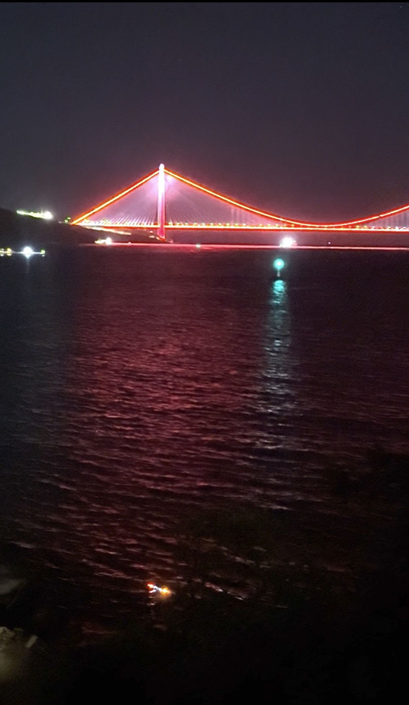Türkiye bu sıra dışı kazayı ve ihbarı konuşuyor: Boğaz'ın sularında ‘Işıklı’ bir iz bıraktı - Resim: 6