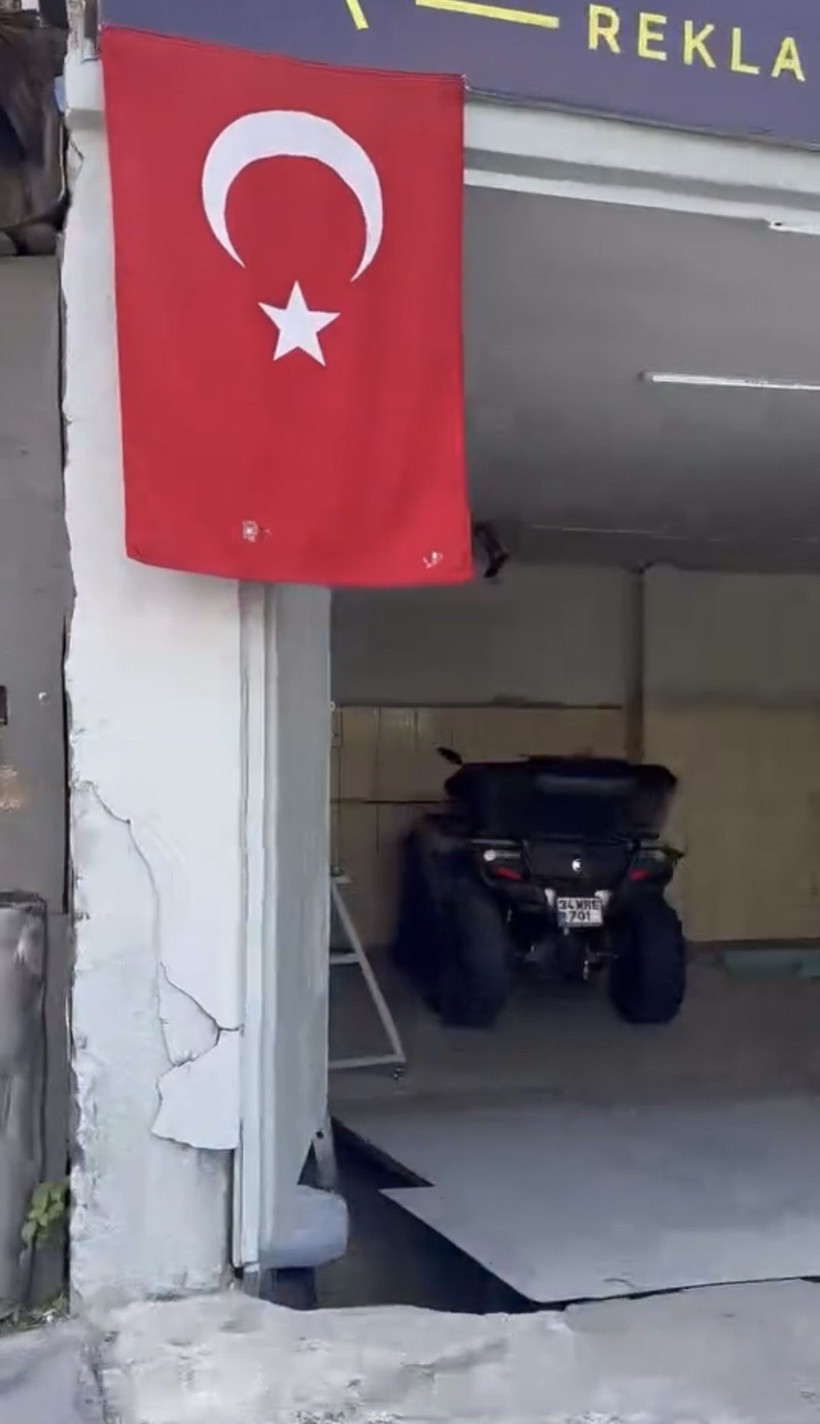 Türk Bayrağını yere atmıştı: Aynı gün yakalandı - Resim: 1