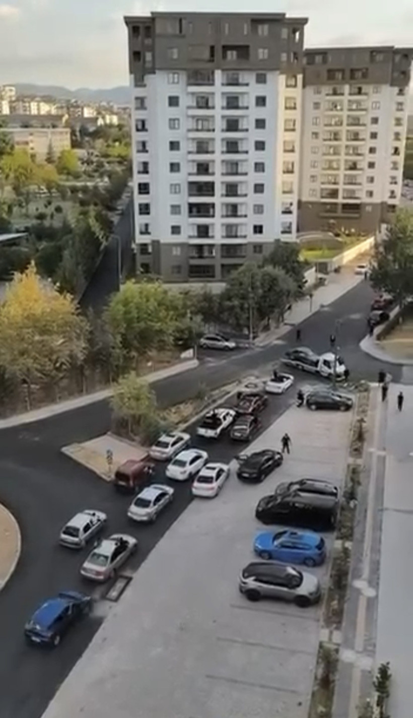 Bursa’da düğün konvoyu trafiği kilitledi - Resim : 1