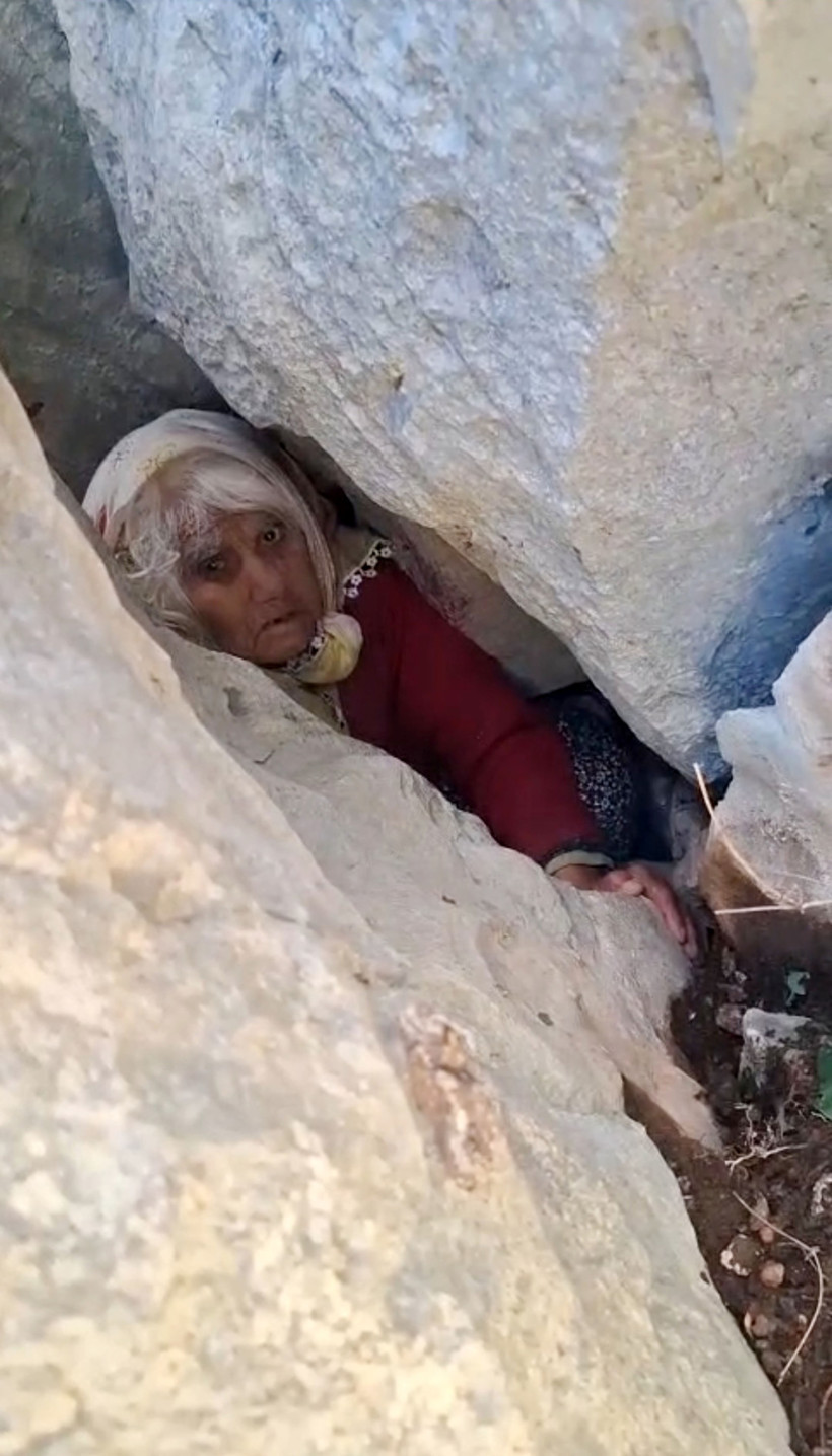 24 saat kurtarılmayı bekledi: Kayalıklar arasında mucize - Resim : 1