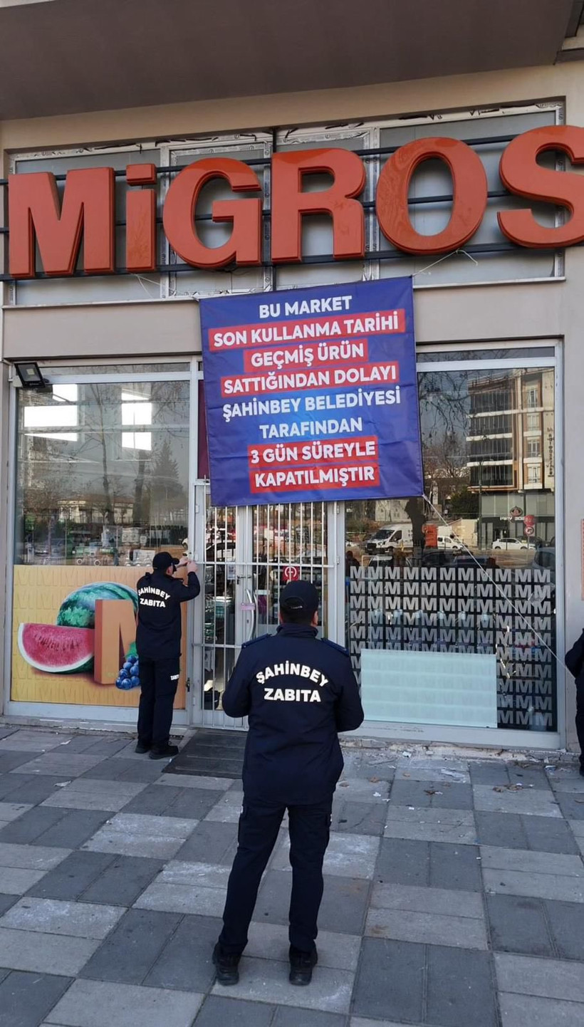 Halk sağlığıyla oynuyorlardı: Belediye cezasını kesti; Bilindik marketlere 3 gün kapatma - Resim : 1