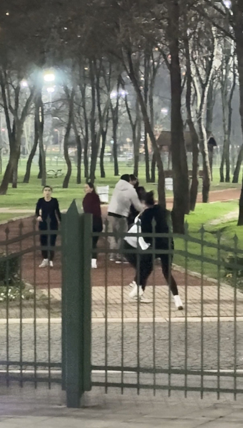 Okul değil boks ringi: Kızlı erkekli gruplar saç saça baş başa kavga etti - Resim: 3
