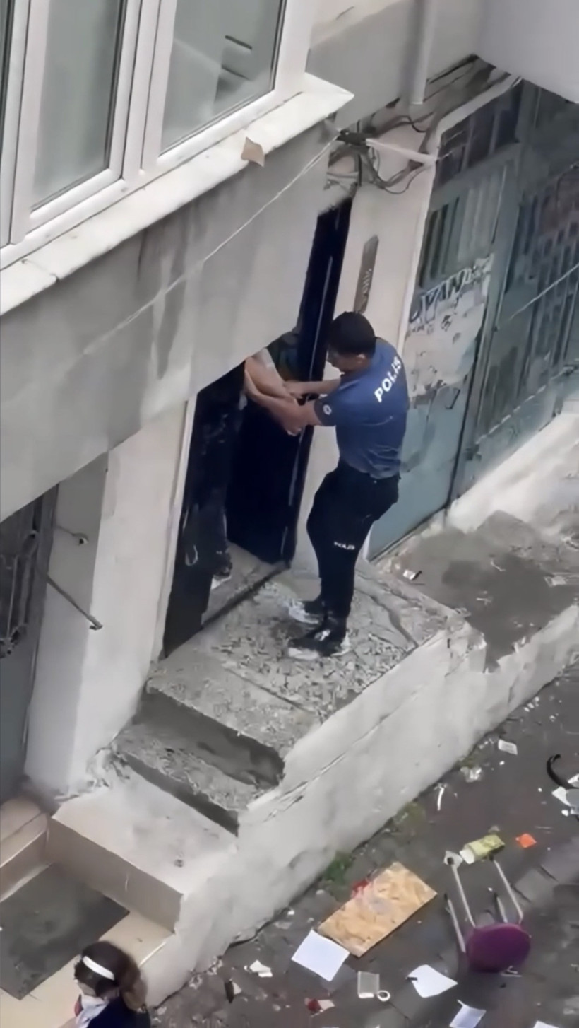 Evde yalnız kalınca cinnet geçirdi: Kağıthane’de korku dolu anlar - Resim : 2