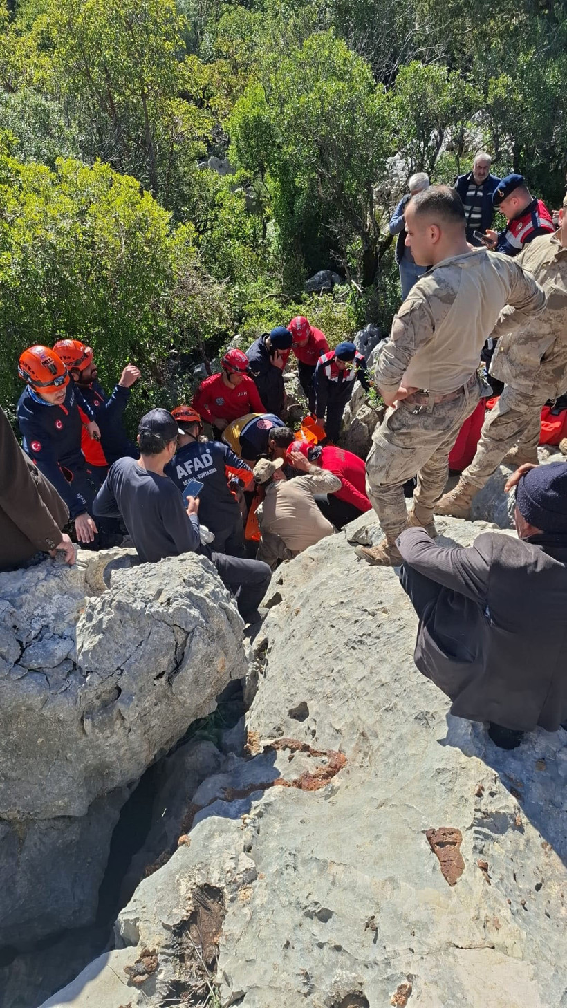 24 saat kurtarılmayı bekledi: Kayalıklar arasında mucize - Resim : 8