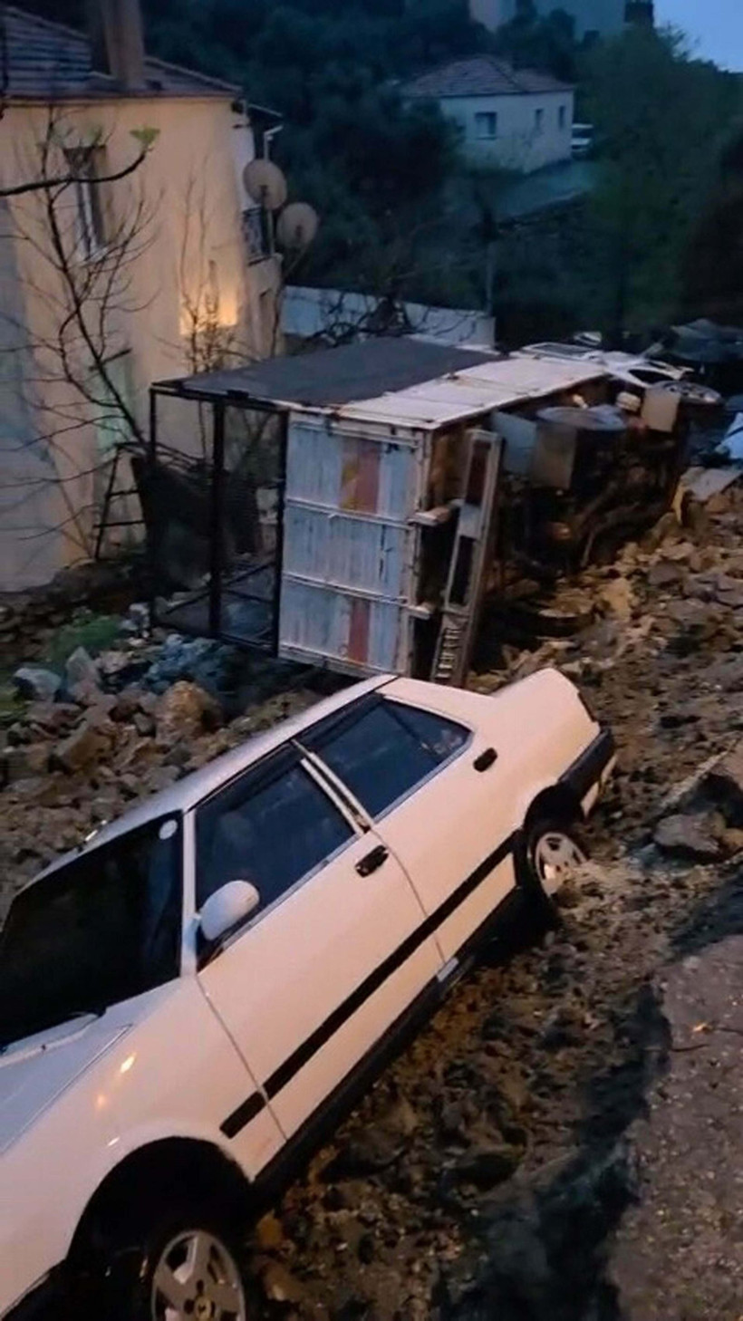 Dereler taştı, toprak kaydı: Aydın’da ürperten tablo - Resim: 1
