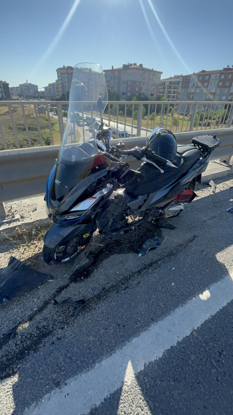 İki kilometre arayla aynı kabus: 8 araçlık zincirleme kaza: 2’si asker 3 yaralı - Resim : 1
