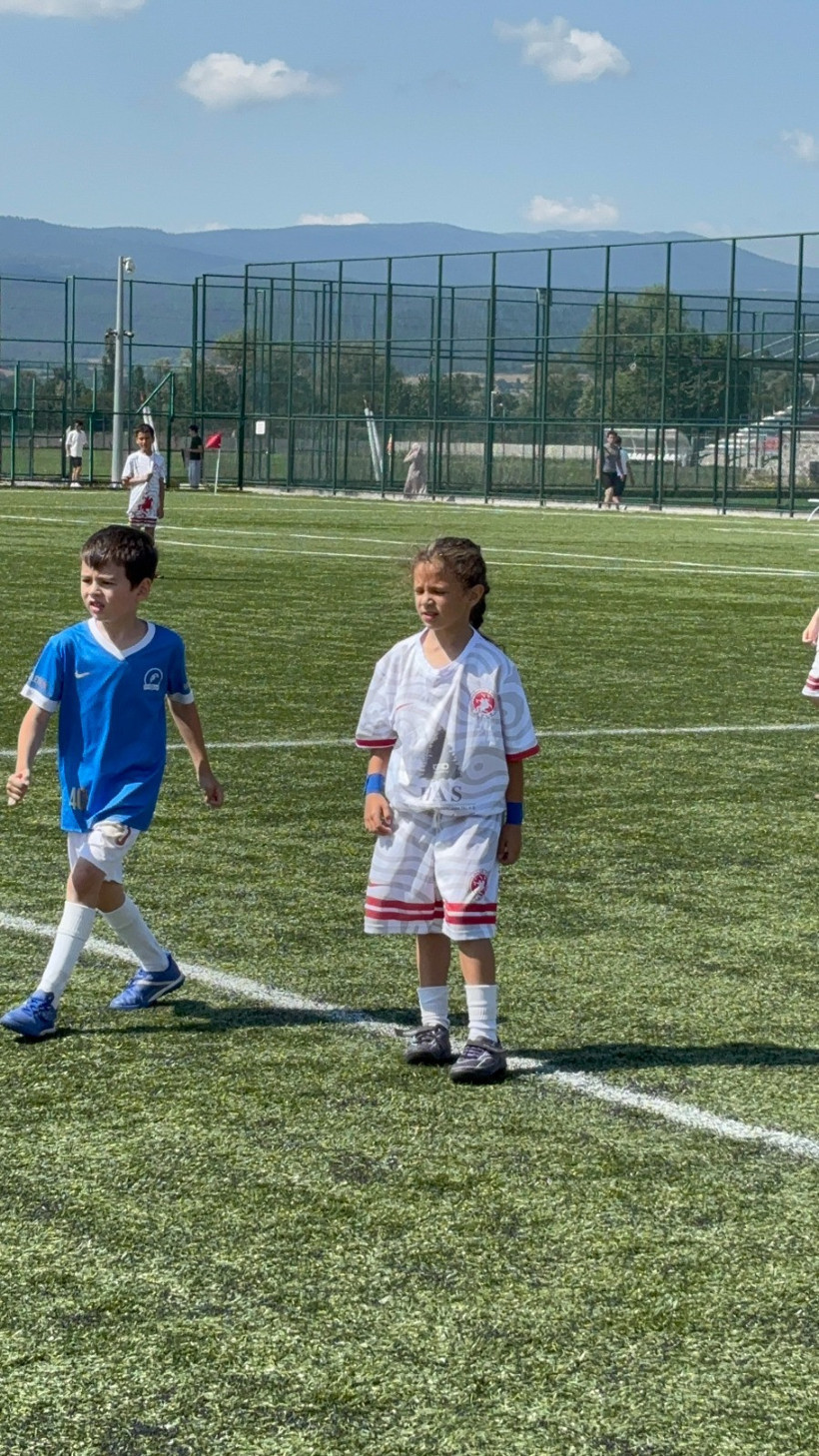 Mini Minikler Turnuvası başladı: Sahanın tek kız futbolcusu alkış topladı - Resim : 1