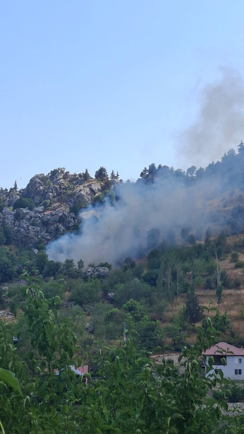 Antalya’da yangın paniği: Arazi alevler içinde kaldı - Resim : 1