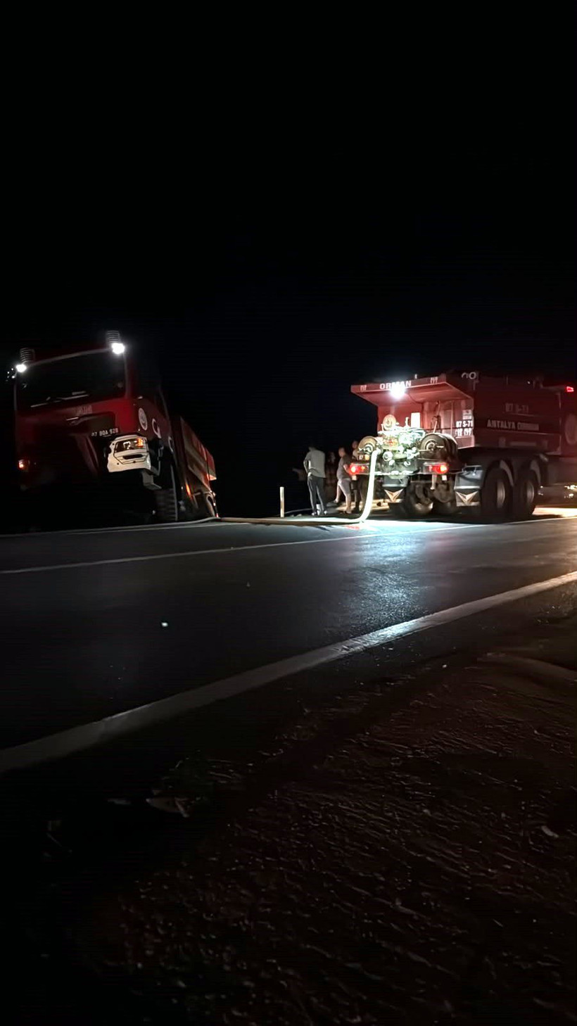 Kırmızı alarm verildi: Antalya’da orman yangını: Otoyol ulaşıma kapatıldı - Resim: 6