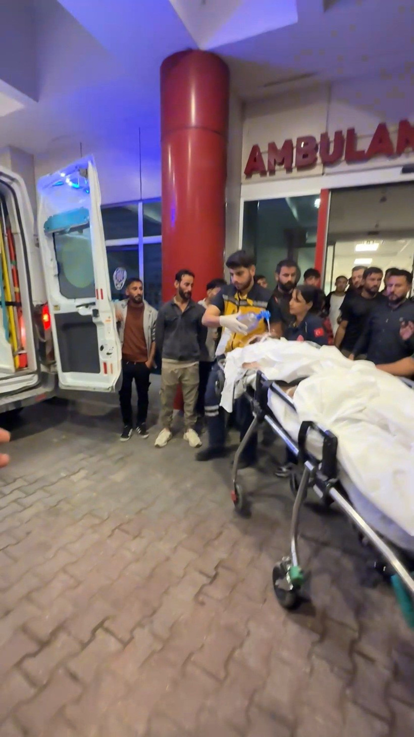 Böyle kurtarma görülmedi: Elektrik akımına kapıldı: Yardıma koşanlardan biri düştü - Resim: 8