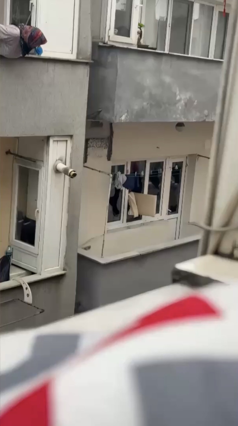 Evde yalnız kalınca cinnet geçirdi: Kağıthane’de korku dolu anlar - Resim : 1
